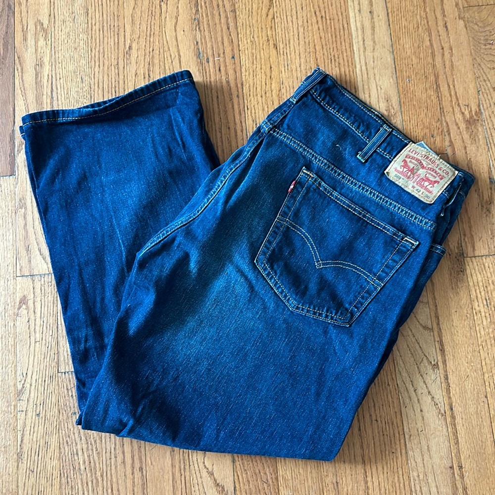 Levi’s men’s pants jeans  42x30  straight fit 569